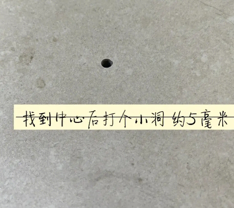 金秀瓷砖空鼓维修公司专业解答在瓷砖铺贴过程中，如果砂料搅拌不均匀，将会带来以下问题