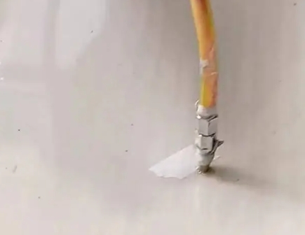 金秀瓷砖空鼓维修公司专业解答在瓷砖铺贴过程中，如果使用的砂料过粗（如全部使用了粗砂），可能会导致以下问题